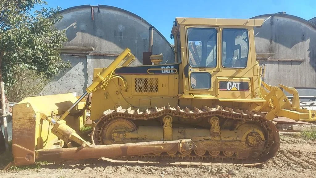 Topador CAT D6 de Vialmaquinaria — desmonte y apertura de caminos en Uruguay