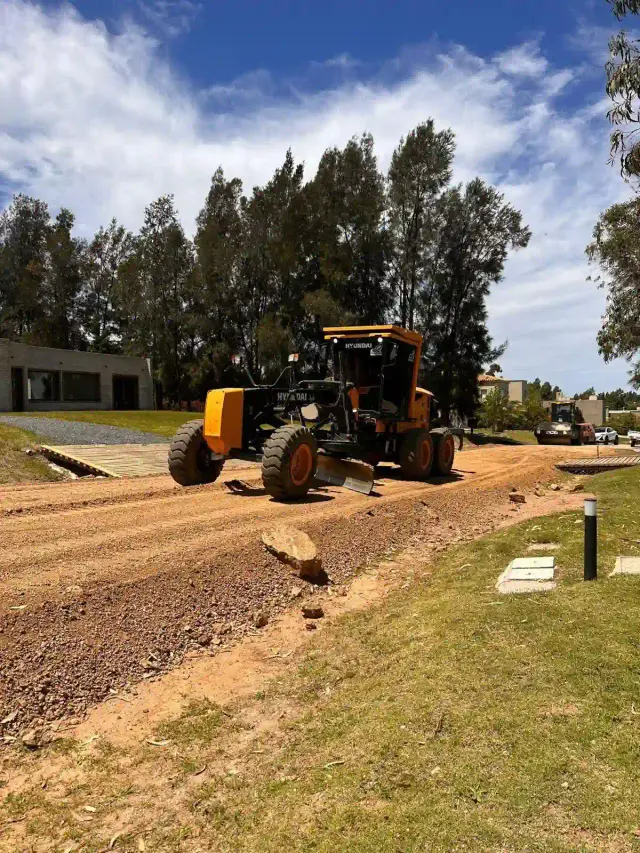 Servicio de caminería rural y urbana de Vialmaquinaria en Uruguay